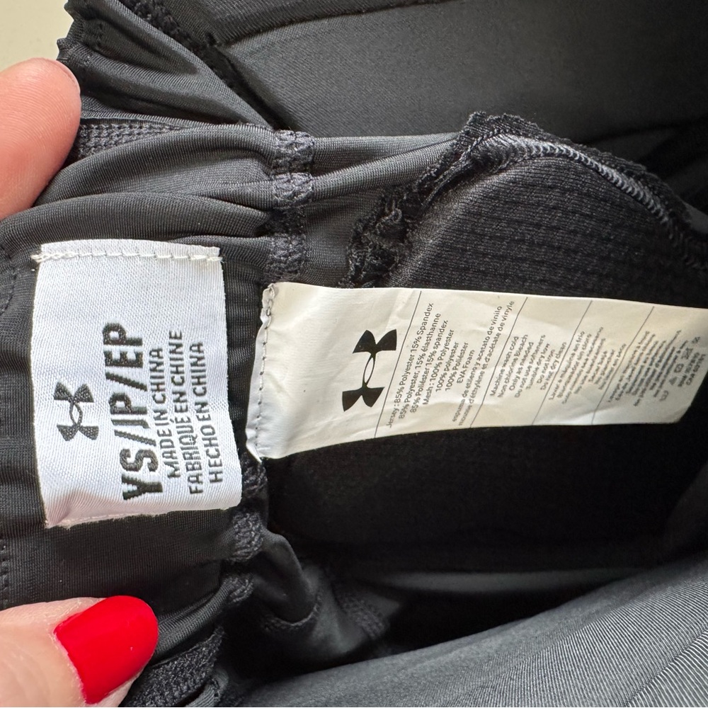 Under Armour kid’s Black Padded football Pants - Picture 4 of 5
